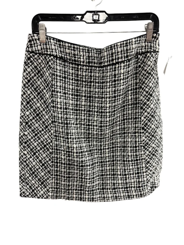 Skirt Mini & Short By White House Black Market In Black & White, Size: 10